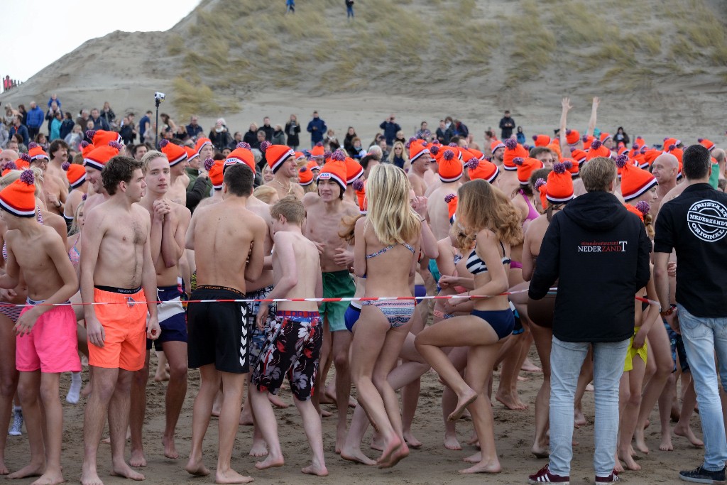 ../Images/Nieuwjaarsduik Nederzandt 2016 016.jpg